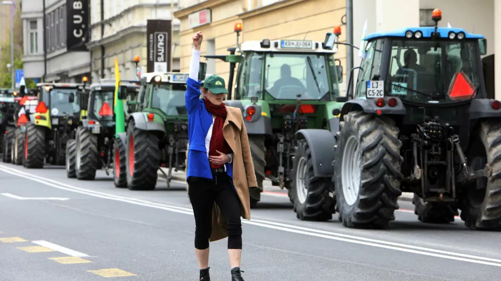 - traktorji - - 25.04.2023 &ndash; drugi protest kmetov pred poslopjem parlamenta v Ljubljani &ndash; protestni shod zaradi nezadovoljstva, vrste zahtev do kmetov in perečih težav v kmetijstvu - Sindikat kmetov Slovenije -//FOTO: Tomaž Skale