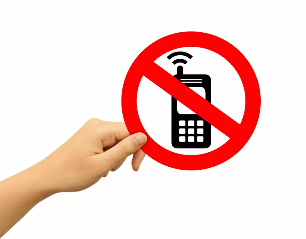 No mobile phone sign isolated over white / Foto: Arcady_31