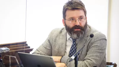 Ljubljana, sodisce.Novinarska konferenca Okroznega sodisca v Ljubljani o projektu TIPKO - implementacija strojnih prepisov zvocnih zapisov v delovni proces sodisca.Vodja specializiranega oddelka na Okroznem sodiscu v Ljubljani Ciril Kersmanc.