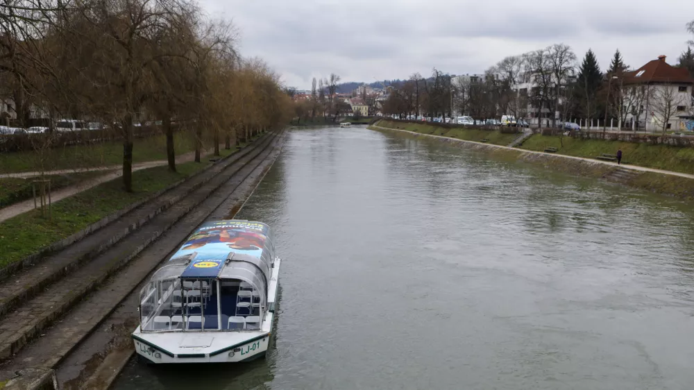 S turistično ladjico tudi v Krajinskem parku Barje