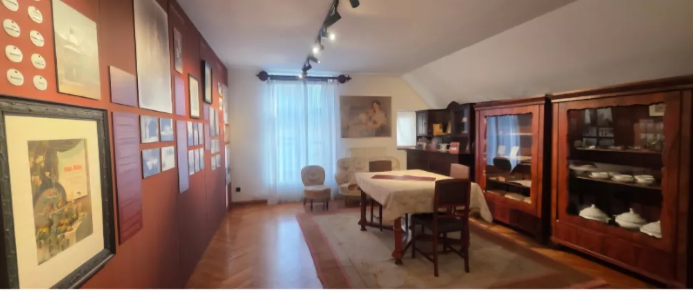 V okviru vodenj obiskovalci prejmejo strokovno razlago o zgodovini vile, življenju Ivana Hribarja ter lokalni dedi&scaron;čini, ki jo muzej predstavlja. F arhiv muzeja