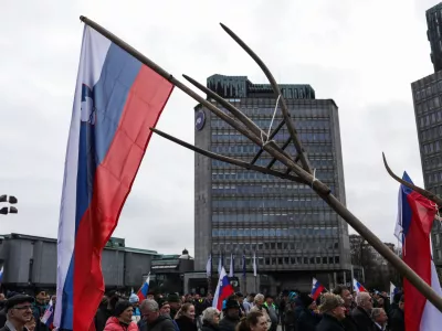 - vile- 06.02.2026. - Protest kmetov pred parlamentom v organizaciji Združenja slovenske kmečke iniciative.- Slovenska kmečka iniciativa, kmetje, kmet,//FOTO: Bojan Velikonja