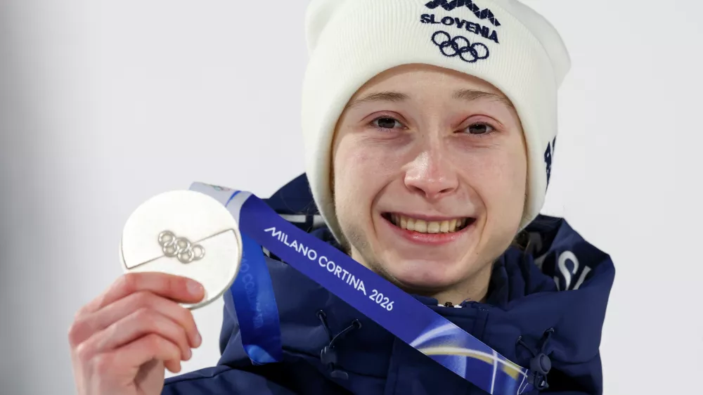 Italija, Predazzo.Zimske olimpijske igre 2026.Zenski smucarski skoki, posamicna tekma.Slovenska skakalka s srebrno kolajno Nika Prevc.