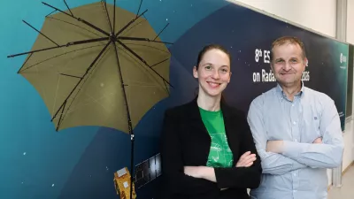 - asist. dr. Ana Potočnik Buhvald, profesorica na Fakulteti za gradbeni&scaron;tvo in geodezijo,- prof. dr. Kri&scaron;tof O&scaron;tir, profesor na Fakulteti za gradbeni&scaron;tvo in geodezijo,05.02.2026. - intervju o satelitu Biomass, ki je namenjen snemanju tudi pod povr&scaron;jem zemlje in v globino gozdov, Evropske Vesoljske agencije, ki je bi izstreljen lani in pri katerem sodeluje tudi Slovenija.//FOTO: Bojan Velikonja / Foto: Bojan Velikonja