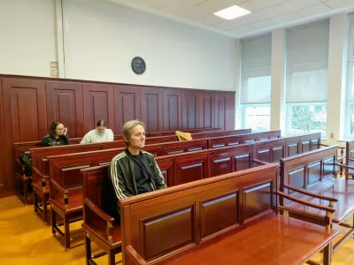 Nasilje v Kranju: Trpinčena mama modrico razkrila na pokopali&scaron;ču