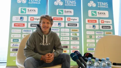 žiga &scaron;e&scaron;ko - novinarska konferenca zmagovalca mladinskega grand slama v Avstraliji Žige &Scaron;e&scaron;ka. foto luka cjuha