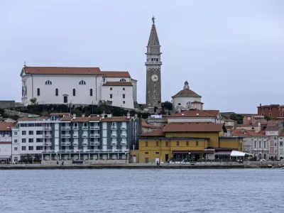 - 14.10.2013 - Piran - morje - oblaki - cerkev sv. Jurij    //FOTO: Jaka Gasar