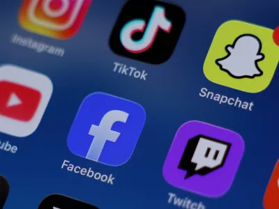 FILE PHOTO: Instagram, TikTok, Snapchat, YouTube, Facebook, Twitch and Reddit applications are displayed on a mobile phone ahead of new law banning social media for users under 16 in Australia, in this picture illustration taken on December 9, 2025. REUTERS/Hollie Adams/Illustration/File Photo