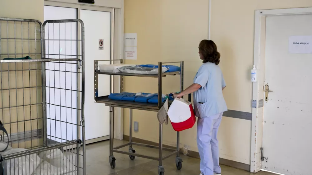 zdravstvo bolni&scaron;nica - simbolična fotografijamedicinske sestre medicinska sestrazdravje zdravstvena oskrba08.12. 2025 - Porodni&scaron;nica Kranj FOTO: Nik Erik Neubauer / Foto: Nik Erik Neubauer