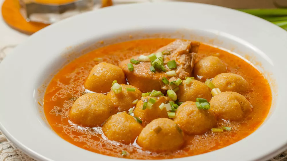 Vori Vori, traditional Paraguayan soup, made with chicken meat, various vegetables and balls made with corn and Paraguayan cheese / Foto: Maggi Paraguay