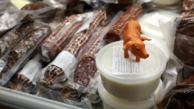 11.02.2026 - meso, mesar,tržnica, prodaja mesa, salama, zaseka, figura prašičaFoto: Tomaž Skale