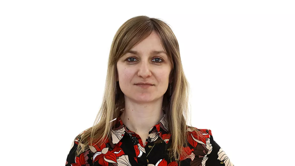 Tamara KrivecZA ONLINE - Redakcija Dnevnik 2024 - portreti za komentarje in kolumne - kolumnisti - komentatorji &ndash; novinarji - portret //FOTO: Luka Cjuha