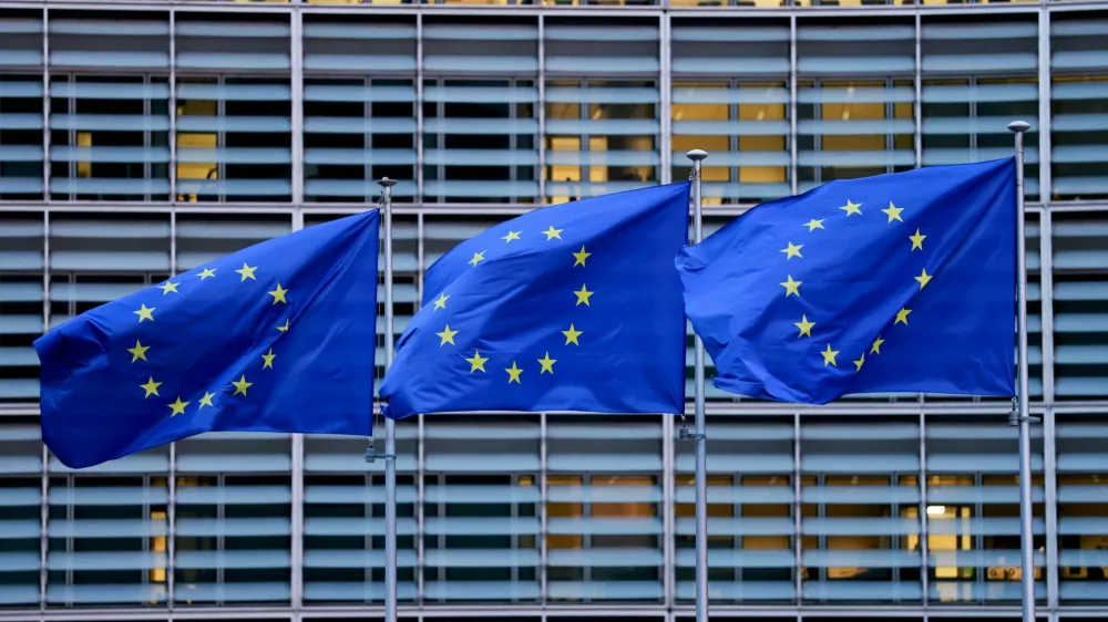 European Union flags flutter outside the EU Commission headquarters, on the day of a European Union leaders' summit in Brussels, Belgium, December 18, 2025. REUTERS/Stephanie Lecocq