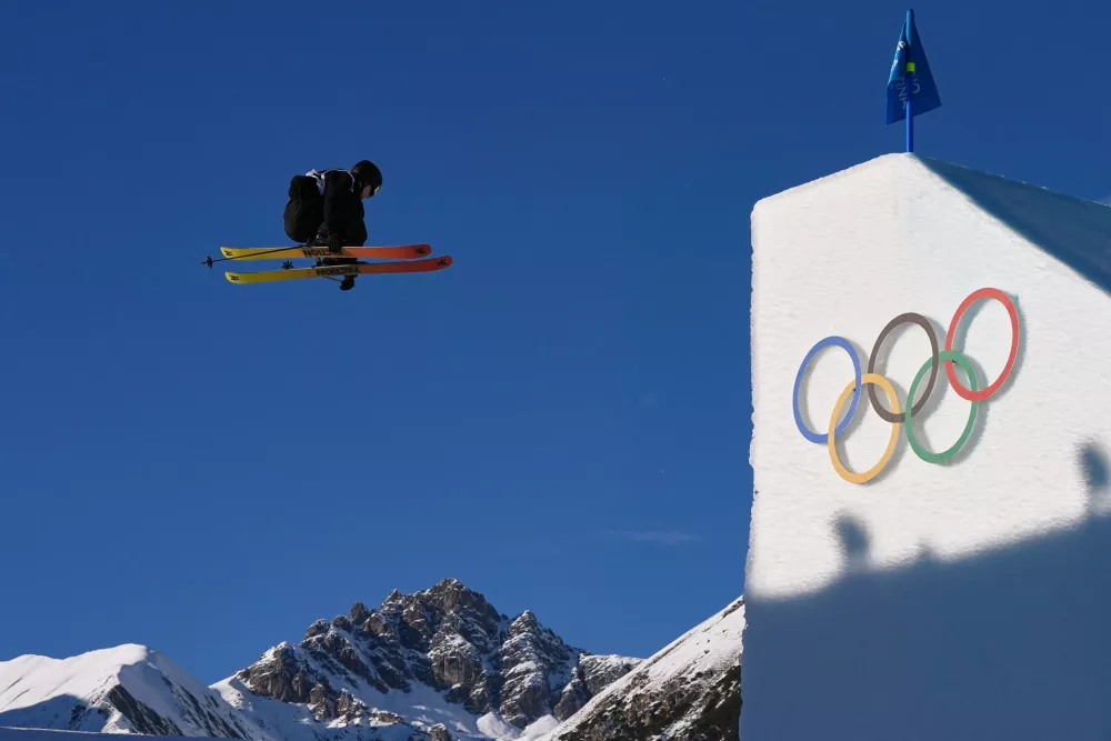 Finland's Elias Syrja competes during men's freestyle skiing slopestyle qualifications at the 2026 Winter Olympics, in Livigno, Italy, Saturday, Feb. 7, 2026. (AP Photo/Gregory Bull)
