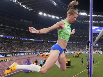 Slovenia's Tina Sutej competes in the women's pole vault final at the World Athletics Championships in Tokyo, Wednesday, Sept. 17, 2025. (Pawel Kopczynski, Pool Photo via AP)