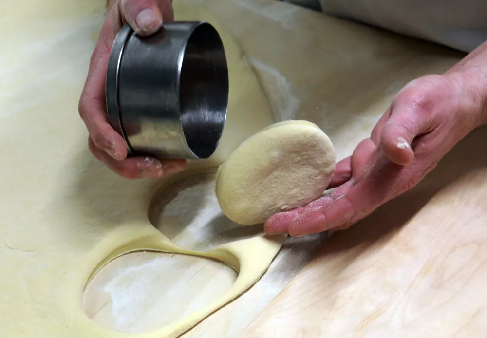 Na vrhni&scaron;kem klancu so najbolj&scaron;i krofi, ljudje čakajo tudi po dve uri