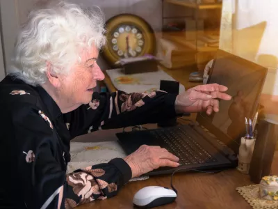 Kdo &scaron;čiti starej&scaron;e pred pastmi spletnega potro&scaron;ni&scaron;tva?