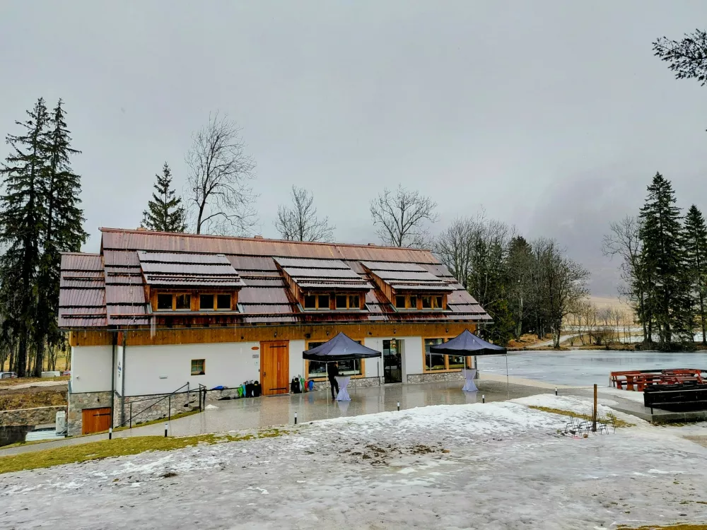 Odprta vrata nove postojanke ob Plan&scaron;arskem jezeru