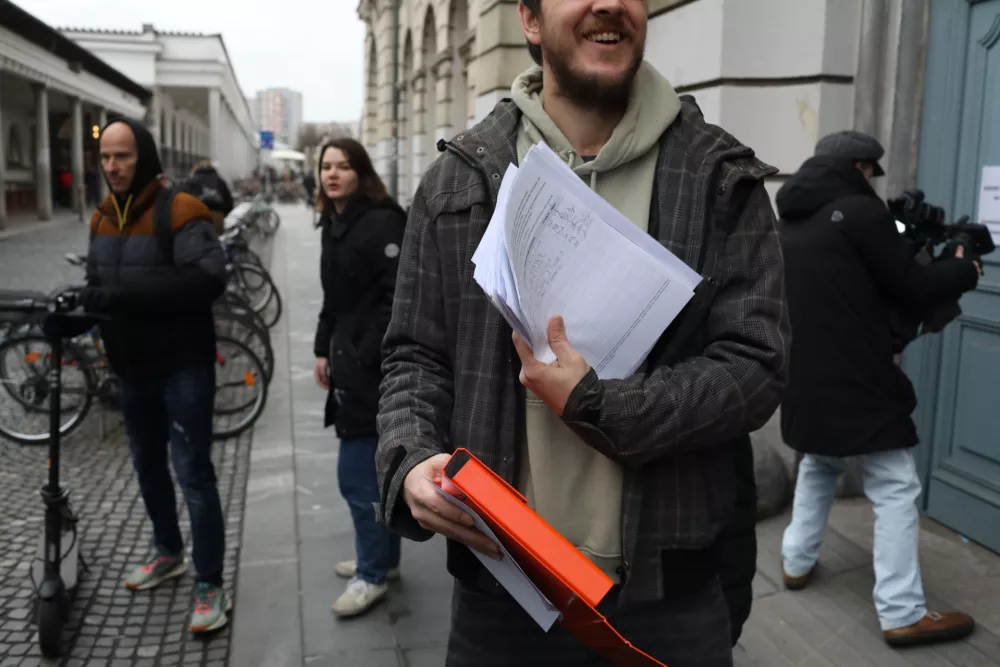 09.02.2026. Predaja podpisov za sklic Zbora občanov &Scaron;tepanjsko naselje na temo pomanjkanja parkiri&scaron;č. Foto: Bojan Velikonja