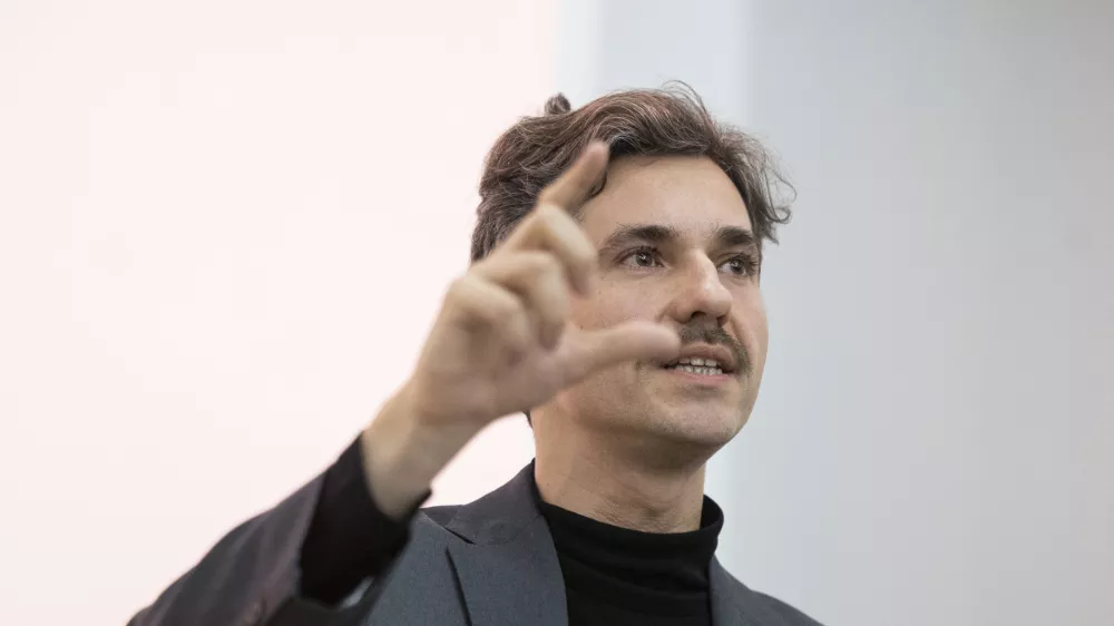 Ljubljana, Moderna Galerija.Javna predstavitev skupnega volilnega manifesta strank Levica in Vesna.Sokoordinator Levice Luka Mesec. / Foto: Katja Kodba/sta