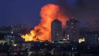 FILE PHOTO: Fire and smoke rise in the aftermath of a Russian drone strike, amid Russia's attack on Ukraine, in Kyiv, Ukraine June 6, 2025. REUTERS/Gleb Garanich/File Photo
