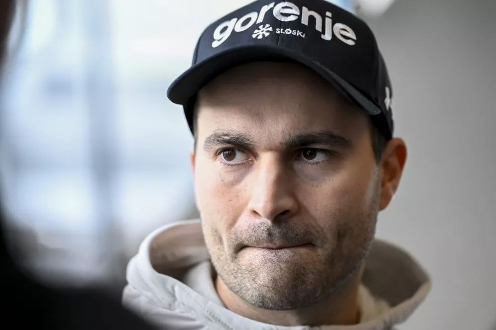 Robert Hrgota02.12.2025 Novinarska konferenca mo&scaron;ke in ženske članske reprezentance Slovenije po vrnitvi s skandinavske turneje - smučarski skakalciFoto: Nik Erik Neubauer