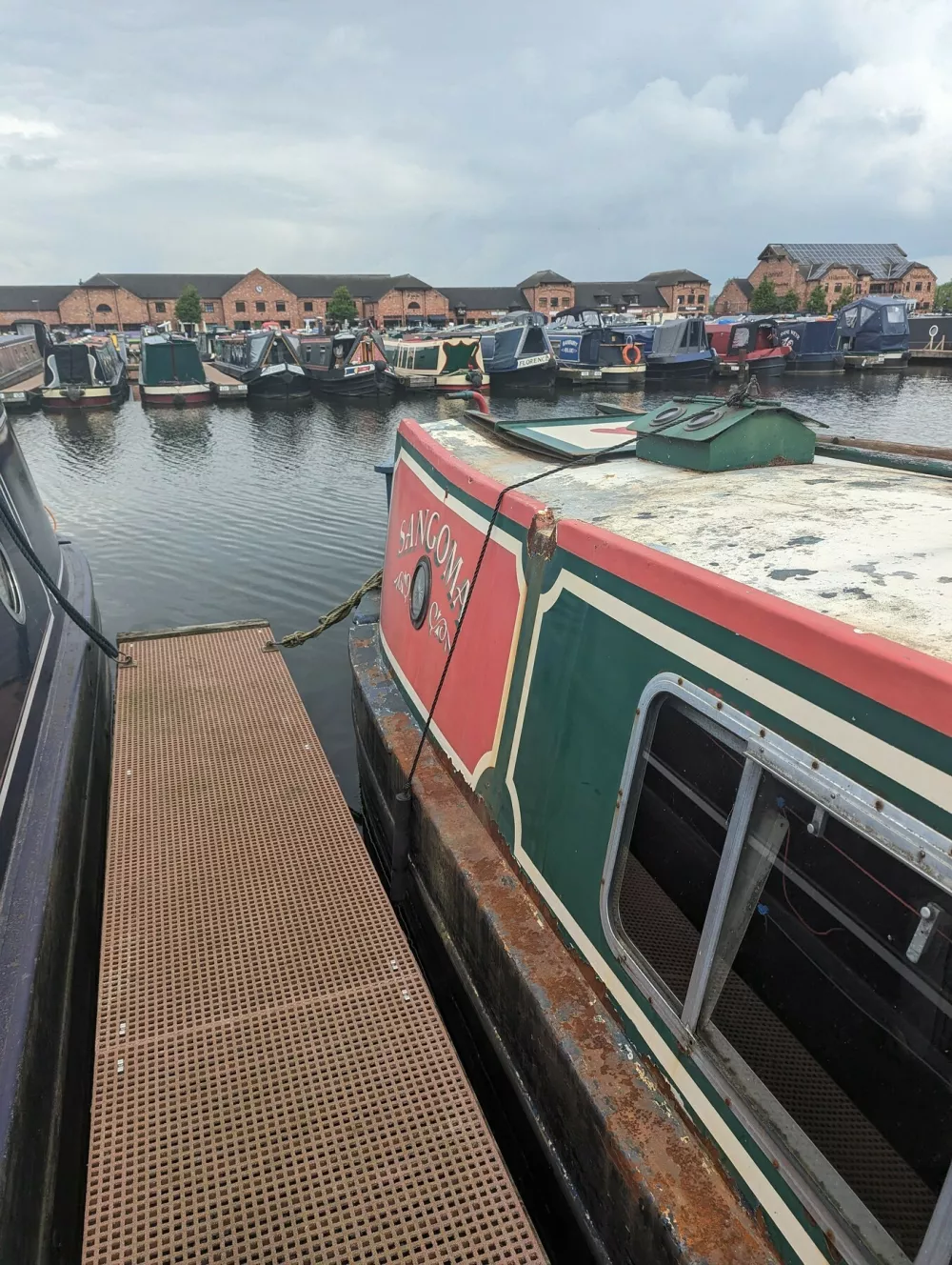EXCLUSIVE: Story from Jam Press (Downsizing To Narrowboat) Pictured: Video grab - Inside Eleanor Sutcliffe's 50ft narrowboat during an updated tour of her floating home.VIDEO: 'I bought Ł15,000 50ft narrowboat to call home after relationship ended &ndash; it's the best decision I've ever made'A woman who lives aboard a tiny narrowboat says she took the "ultimate leap of faith" by buying it &ndash; and it's paid off.Eleanor Sutcliffe was dealing with the end of a relationship, and had moved out of the home she'd shared with her ex, when she came across the boat on sale via Facebook Marketplace.During the sale of her house, the 28-year-old says she couldn't afford another home in the area where she works."I needed to think outside the box, and I'd always wanted to live on a narrowboat," Eleanor, who is originally from North Wales but now lives in the Birmingham area, told What's The Jam."My parents have always supported any weird ideas I've had, and my dad said he would help me renovate one if we needed to."Neither of us had ever been on a boat before, but he is great at DIY and I've always been quite practical and love to learn new skills."Eleanor, a firefighter, said she is making savings by living on her boat compared to buying or renting a home in Birmingham.She added: "I find the cost is much better &ndash; my overall boat costs including mooring fee, license, insurance and fuel come to just under Ł500 a month."For context, to rent a flat near to where I work, I would be looking at around Ł750 or more for rent alone."Eleanor bought her 50ft-long 1986 Dartline boat in May 2024 for Ł15,000 and then took out a loan to complete the renovation works.She added: "I fell in love with my boat the first time I saw her."She was a bit of a mess, but I loved the thought of trying to restore her back to her former glory."Although the boat needed a full revamp, Eleanor moved in around October 2024, as her house had sold.She said: "I lived in it while we were still building.16 Jan 2026Pictured: Story from Jam Press (Downsizing To Narrowboat) Pictured: The narrowboat.VIDEO: 'I bought Ł15,000 50ft narrowboat to call home after relationship ended &ndash; it's the best decision I've ever made'A woman who lives aboard a tiny narrowboat says she took the "ultimate leap of faith" by buying it &ndash; and it's paid off.Eleanor Sutcliffe was dealing with the end of a relationship, and had moved out of the home she'd shared with her ex, when she came across the boat on sale via Facebook Marketplace.During the sale of her house, the 28-year-old says she couldn't afford another home in the area where she works."I needed to think outside the box, and I'd always wanted to live on a narrowboat," Eleanor, who is originally from North Wales but now lives in the Birmingham area, told What's The Jam."My parents have always supported any weird ideas I've had, and my dad said he would help me renovate one if we needed to."Neither of us had ever been on a boat before, but he is great at DIY an.,Image: 1066470274, License: Rights-managed, Restrictions: NO Australia, Germany, Norway, South Korea, Sweden, United Kingdom, United States, Unknown Country, Model Release: no
