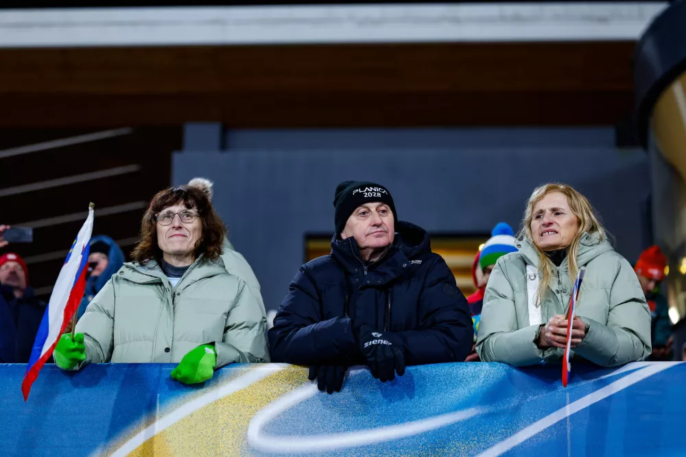 Italija, Predazzo.Zimske olimpijske igre 2026.Smucarski skoki, moska tekma na srednji skakalnici.Julijana in Bozidar Prevc. 