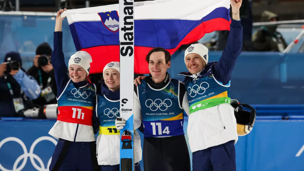 Italija, Predazzo.Zimske olimpijske igre 2026.Smucarski skoki, mesane ekipe.Olimpijski prvaki Nika Vodan, Anze Lanisek, Nika Prevc in Domen Prevc.
