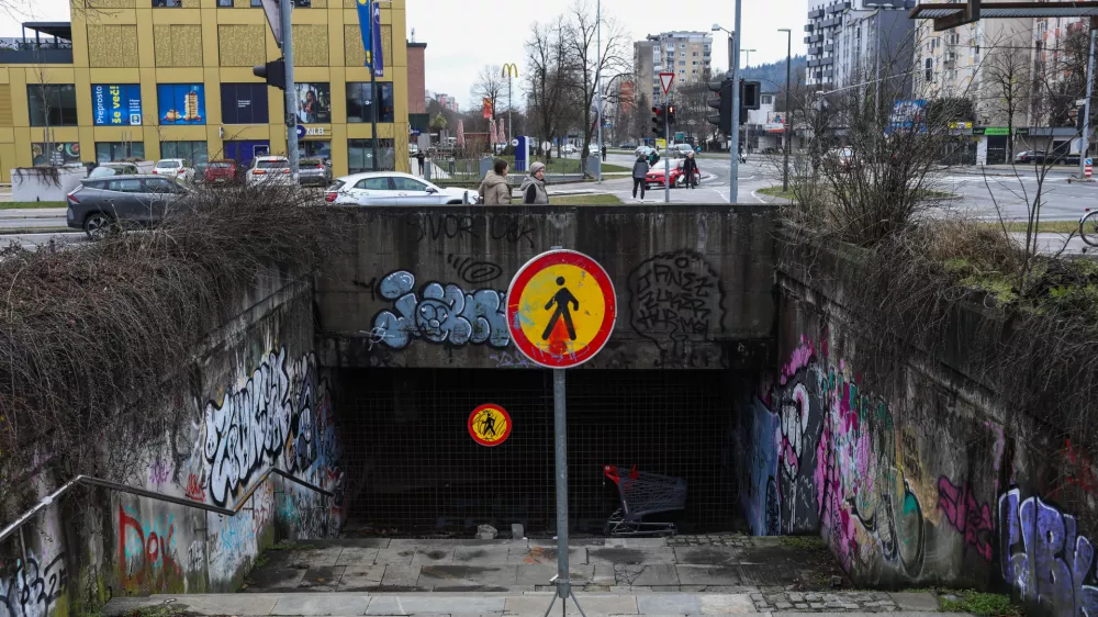 - 10.02.2026. - Zaprti podhod pod Celov&scaron;ko cesto pri Aleji.//FOTO: Bojan Velikonja