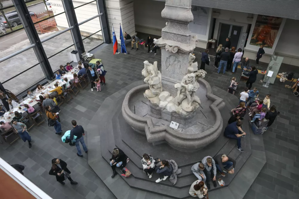 Nedovoljena raba: Kofetarica je kavo zamenjala za brzostrelko