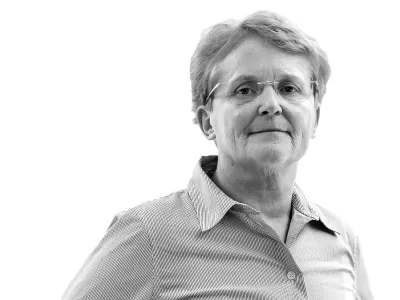 Tatjana Pihlar- Redakcija Dnevnik 2024 - portreti za komentarje in kolumne - kolumnisti - komentatorji &ndash; novinarji - portret //FOTO: Luka Cjuha