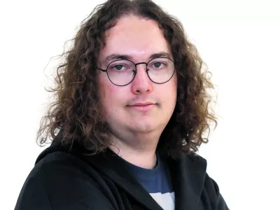 Ga&scaron;per Straži&scaron;ar- Redakcija Dnevnik 2024 - portreti za komentarje in kolumne - kolumnisti - komentatorji &ndash; novinarji - portret //FOTO: Luka Cjuha