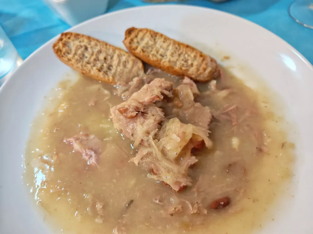 Jota z mesom / Foto: Miha First