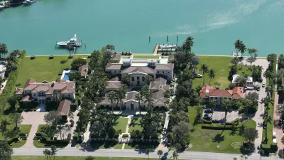 161532, Elle Macpherson and her husband, Miami-based hotel heir and billionaire Jeffrey Soffer, live in this  million waterfront home. Soffer originally purchased the property in July of 2000 for .3 million and had the nearly 25,600 square foot, 9 bedroom, 11 bathroom Mediterranean estate custom built for himself and his first wife Kimberly, whom he later divorced.. Miami, Florida - Thursday February 2, 2017., Credit:Pacific Coast News / Thibault Monnier,Image: 315138100, License: Rights-managed, Restrictions: Supplied by PacificCoastNews. Los Angeles Office (PCN): +1 310.822.0419 UK Office (Avalon): +44 (0) 20 7421 6000 sales@pacificcoastnews.com FEE MUST BE AGREED PRIOR TO USAGE, Model Release: no