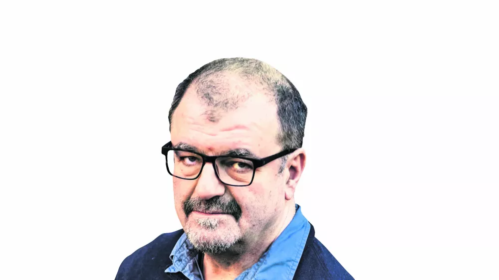 Ahmed Burić, kolumnist Dnevnika------COLORPSAV PERMANENT PROSIM !!!