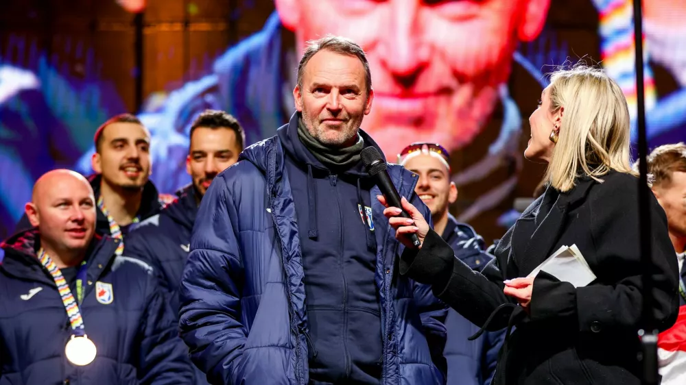 02.02.2026., Zagreb - Svecani docek hrvatske rukometne reprezentacije u na Trgu bana Josipa Jelacica nakon osvojene broncane medalje na Europskom rukometnom prvenstvu. Zvonimir Srna, Dagur Sigurdsson i Ivano Pavlovic Photo: Igor Kralj/PIXSELL / Foto: Igor Kralj/pixsell