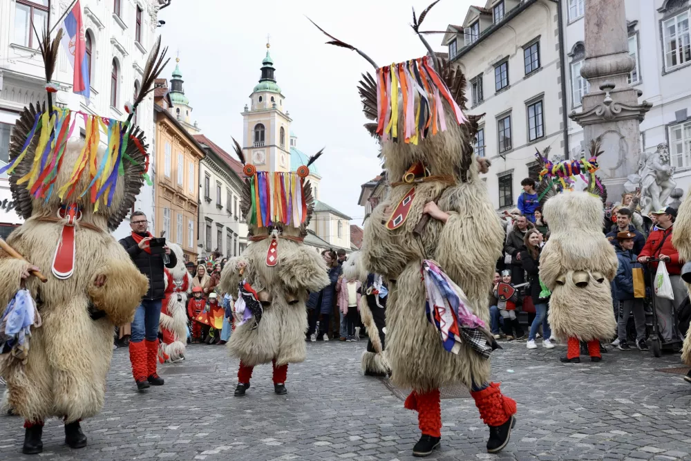Ko zmaj zaple&scaron;e in maske oživijo: pustna čarovnija v sredi&scaron;ču mesta
