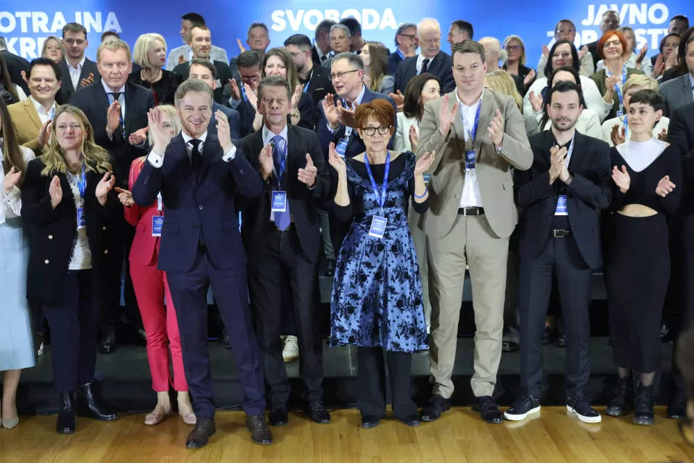 Golob pravi, da je hi&scaron;a prenovljena, ne pa &scaron;e dokončana