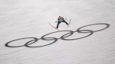 Domen Prevc, of Slovenia, soars through the air during his first round jump of the ski jumping men's large hill individual at the 2026 Winter Olympics, in Predazzo, Italy, Saturday, Feb. 14, 2026. (AP Photo/Matthias Schrader) / Foto: Matthias Schrader