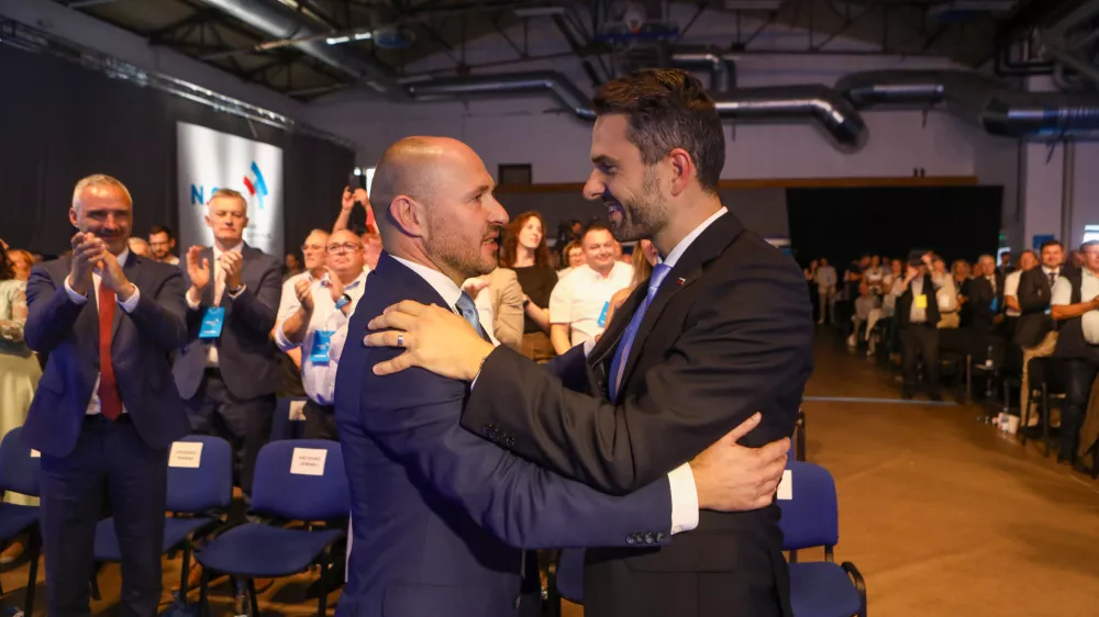 Jernej Vrtovec je novi predsednik Nove Slovenije in Matej Tonin13.09.2025 - Volilni kongres stranke NSI - Nova Slovenija - PolzelaFoto: Luka Cjuha