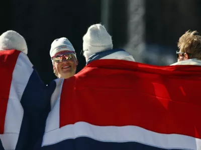 Milano Cortina 2026 Olympics - Cross-Country Skiing - Men's 4 x 7.5km Relay - Tesero Cross-Country Skiing Stadium, Lago, Italy - February 15, 2026. Johannes Hoesflot Klaebo of Norway celebrates with teammates after winning the gold medal for Norway in the Men's 4 x 7.5km Relay REUTERS/Kai Pfaffenbach