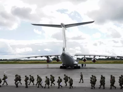 Russian paratroopers walk before boarding Ilyushin Il-76 transport planes as they take part in the military exercises "Zapad-2021" staged by the armed forces of Russia and Belarus at an aerodrome in Kaliningrad Region, Russia, September 13, 2021. REUTERS/Vitaly Nevar