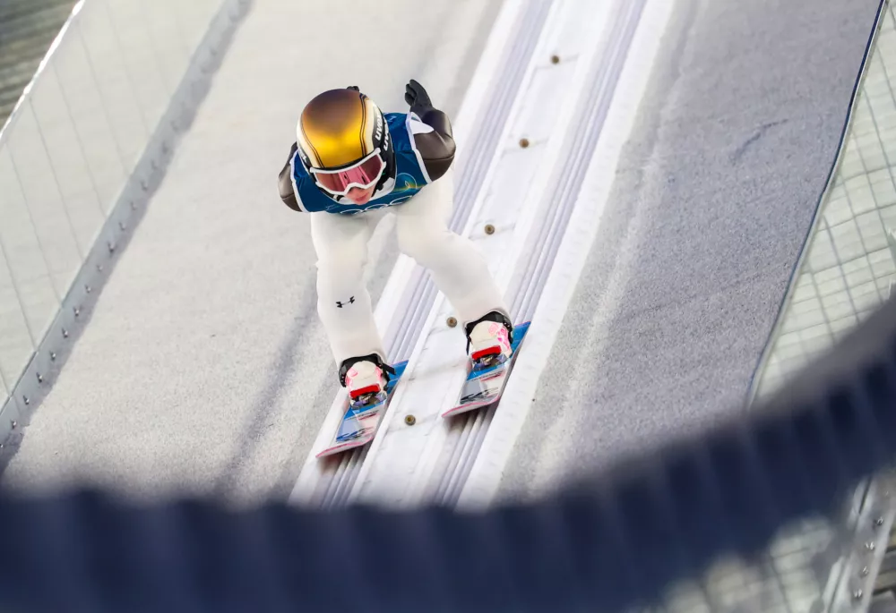 Italija, Predazzo.Zimske olimpijske igre 2026.Smucarski skoki, zenski trening na veliki skakalnici.Slovenska skakalka Nika Prevc.