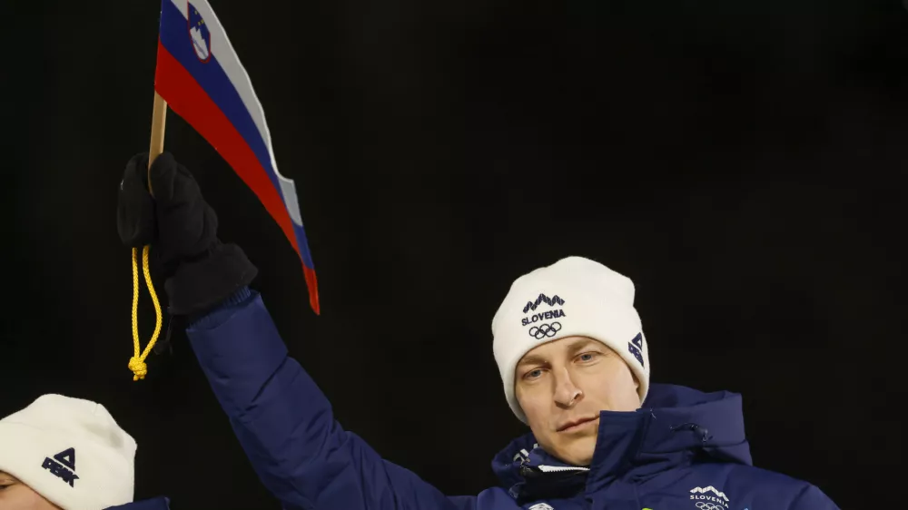 Italija, Predazzo.Zimske olimpijske igre 2026.Smucarski skoki, velika skakalnica, zenske, prva serija.Glavni trener slovenskih skakalk Jurij Tepes.