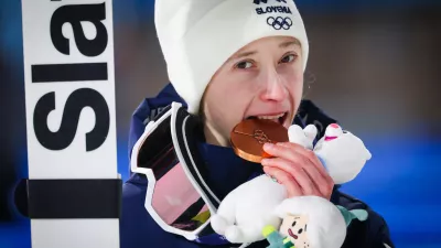 Italija, Predazzo.Zimske olimpijske igre 2026.Smucarski skoki, velika skakalnica, zenske.Slovenka Nika Prevc je osvojila bronasto medaljo.