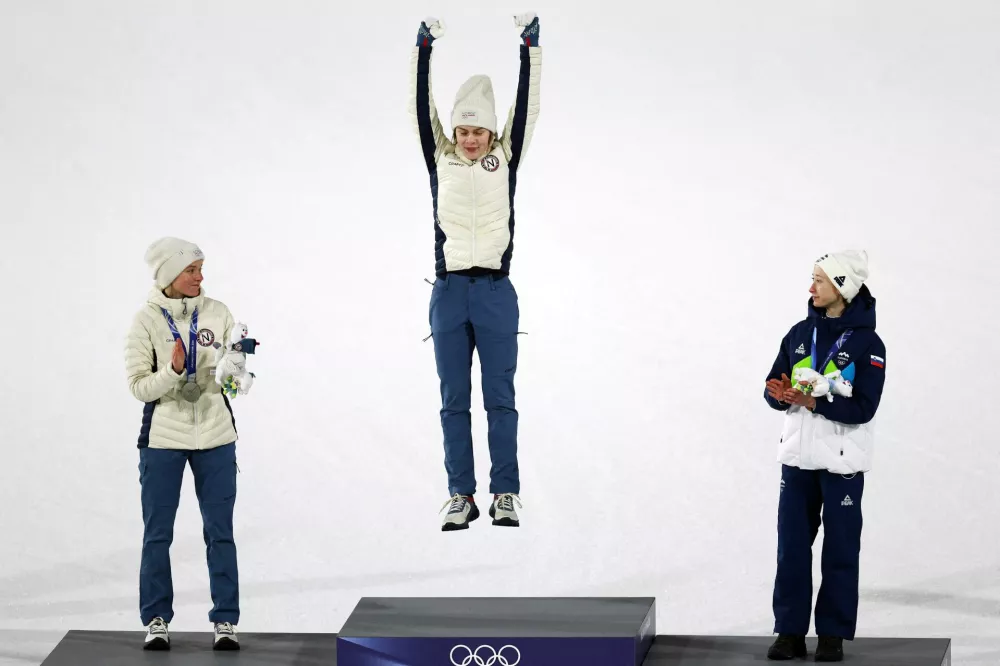 Milano Cortina 2026 Olympics - Ski Jumping - Women's Large Hill Individual Victory Ceremony - Predazzo Ski Jumping Stadium, Predazzo, Italy - February 15, 2026. Gold medallist Anna Odine Stroem of Norway celebrates on the podium after winning the Women's Large Hill Individual final with silver medallist Eirin Maria Kvandal of Norway and bronze medallist Nika Prevc of Slovenia REUTERS/Kai Pfaffenbach   TPX IMAGES OF THE DAY