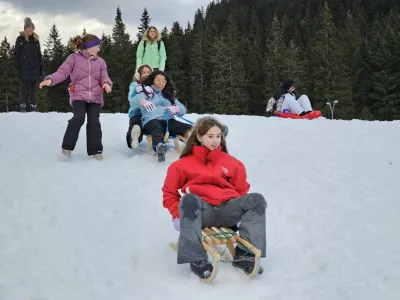 Nekateri &scaron;panski učenci so prvič uživali na snegu