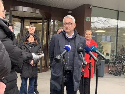 Ljubljana, Upravna enota Ljubljana.Vlozitev kandidature za drzavnozborske volitve stranke Resni.ca.Minister za gospodarstvo, turizem in sport Matjaz Han.