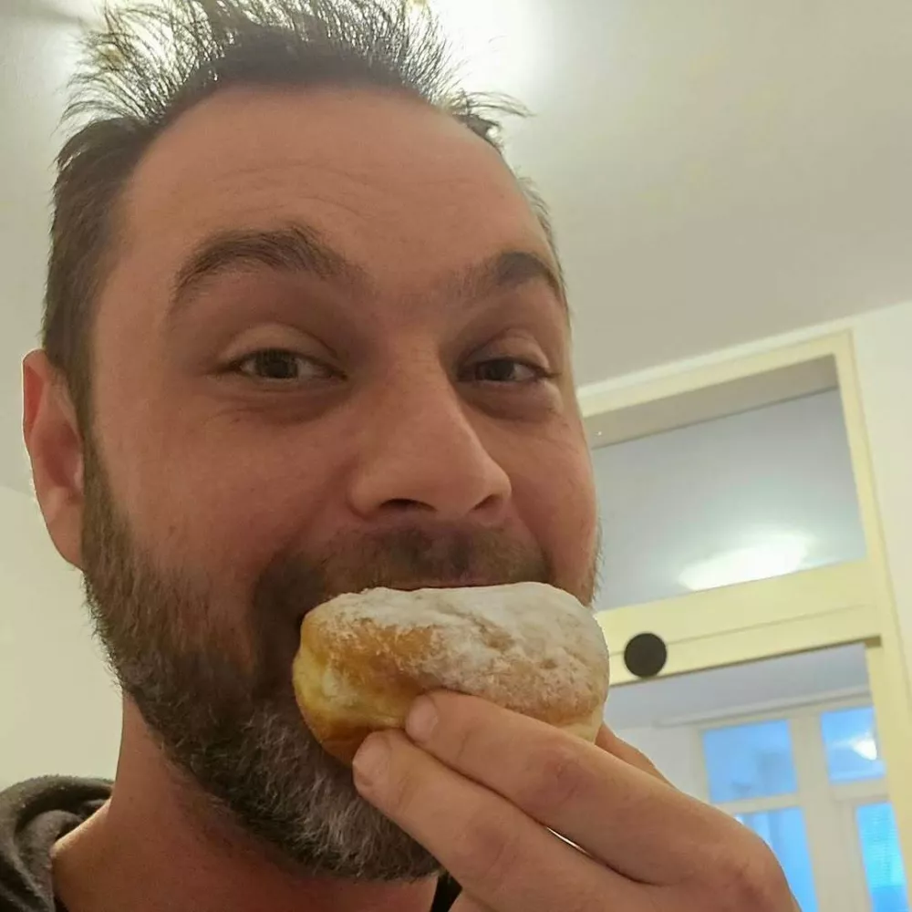 Miha Kordi&scaron; ima rad krofe, kar je jasno pokazal tudi na svojem instagram profilu. 